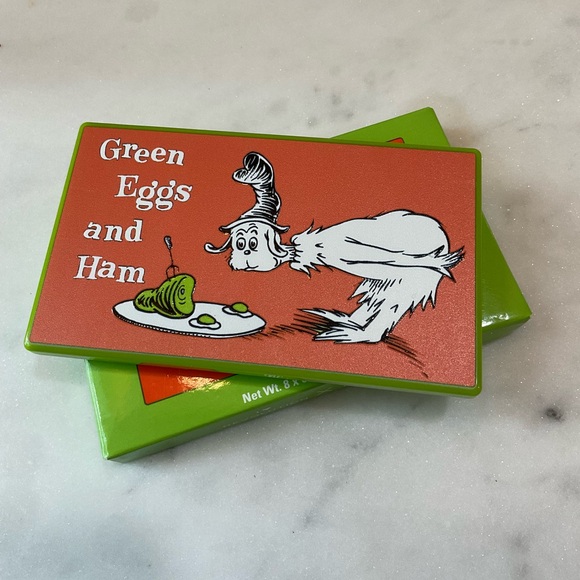 💕Dr Seuss x Revolution Green Eggs and Ham Eyeshadow Palette - Picture 2 of 6